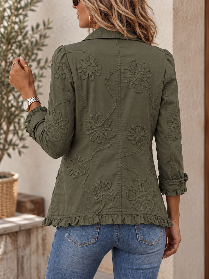 Kamberly | Chaqueta utilitaria boho chic con bordado floral y volantes