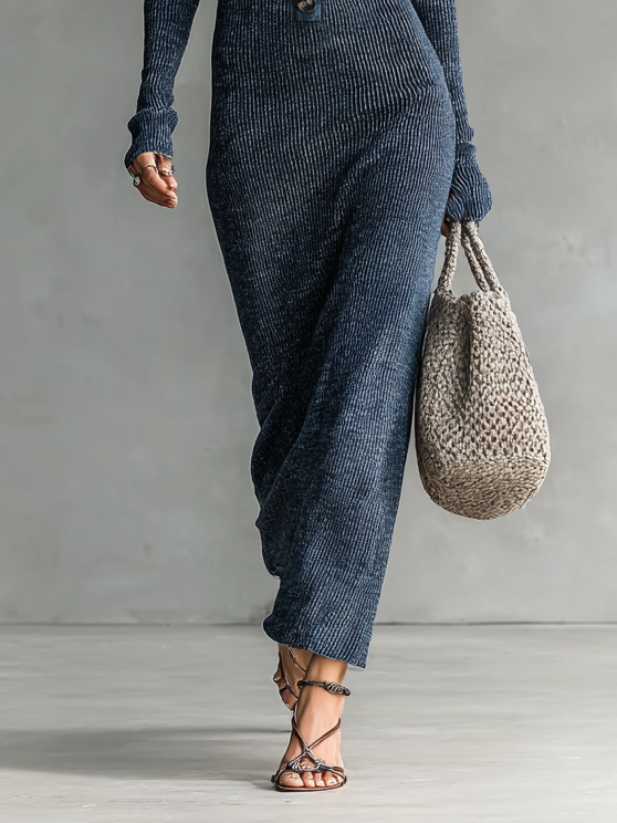 Vestido largo de punto con capucha, corte entallado para mujer