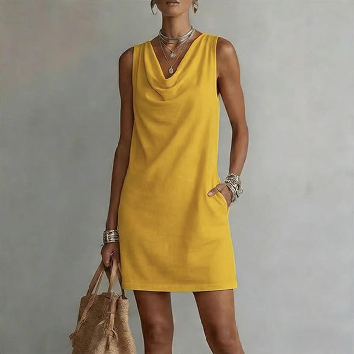 VESTIDO entallado con cuello barco