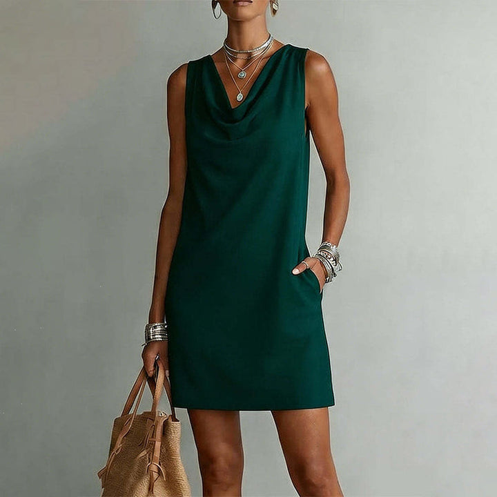 VESTIDO entallado con cuello barco